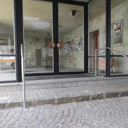 Freistehende Handläufe