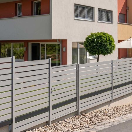 Sichtschutz aus Alu und Edelstahl