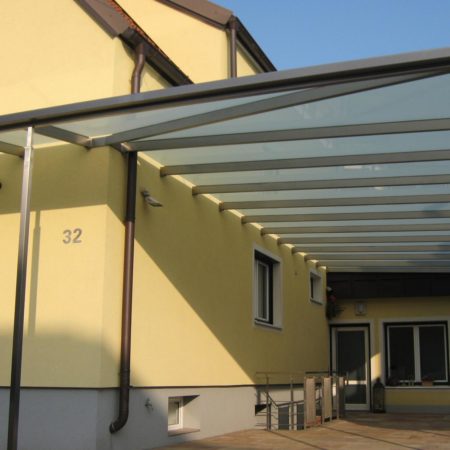 Vordächer an Hausecken