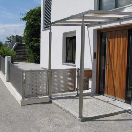 Schlichte Überdachung