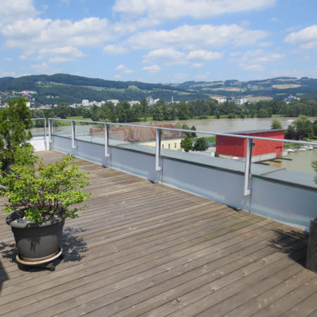 Glasgeländer für eine Dachterrasse