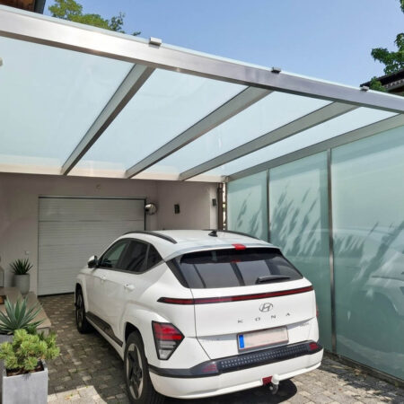 Carport mit Glas-Seitenwand