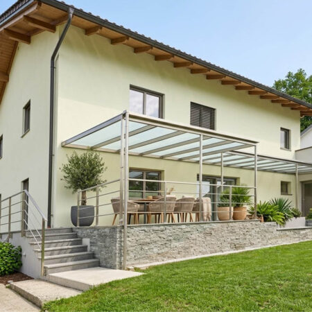 Weitläufige Terrassenüberdachung
