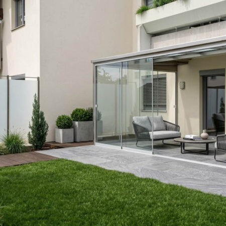 Terrassendach mit Schiebeverglasung & Glassichtschutz